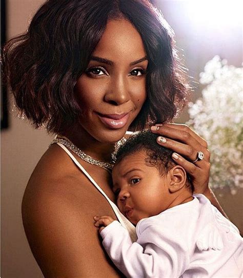 Hot Mama: 18 Stars That Make Motherhood Look Sexy